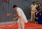 गुना: बैडमिंटन खेलते दिखे केंद्रीय मंत्री सिंधिया, बोले-फिट रहना भी जनसेवा का हिस्सा